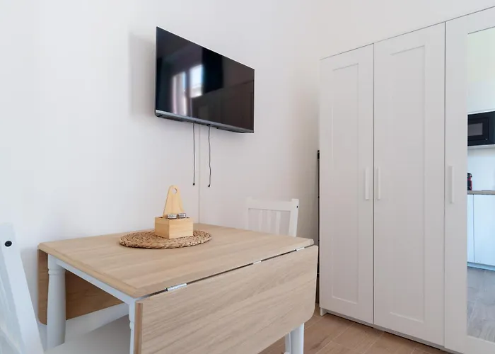 Apartment Guesthost - Comfy Ca' Granda Mm5